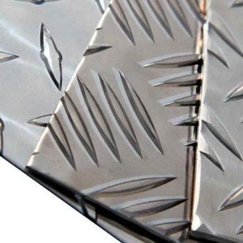 Лист нержавеющий рифленый 2,5х800х1500 мм 12Х18Н9 в наличии в Тюмени